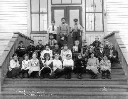 Third and fourth grade, Nome School, 1915-1916 (NC-1-1324)